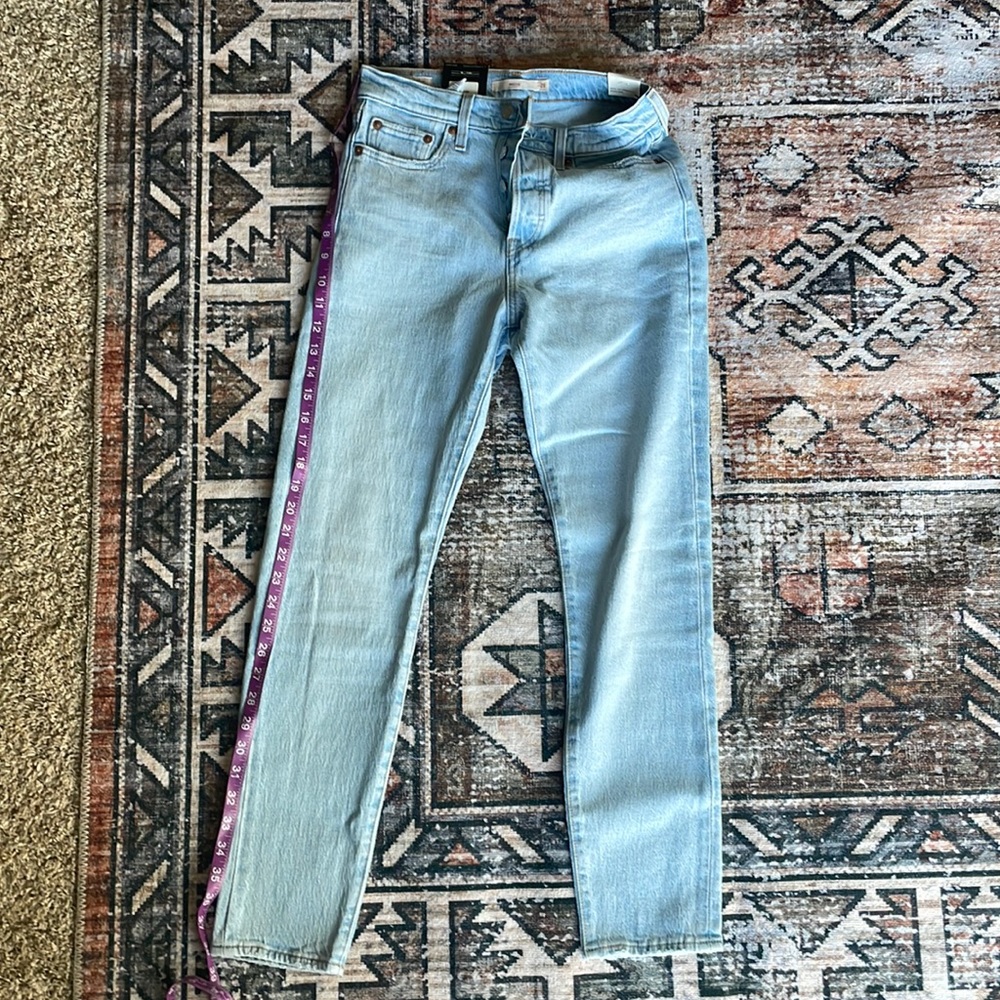 NWT LEVI WEDGIE HIGH RISE JEAN